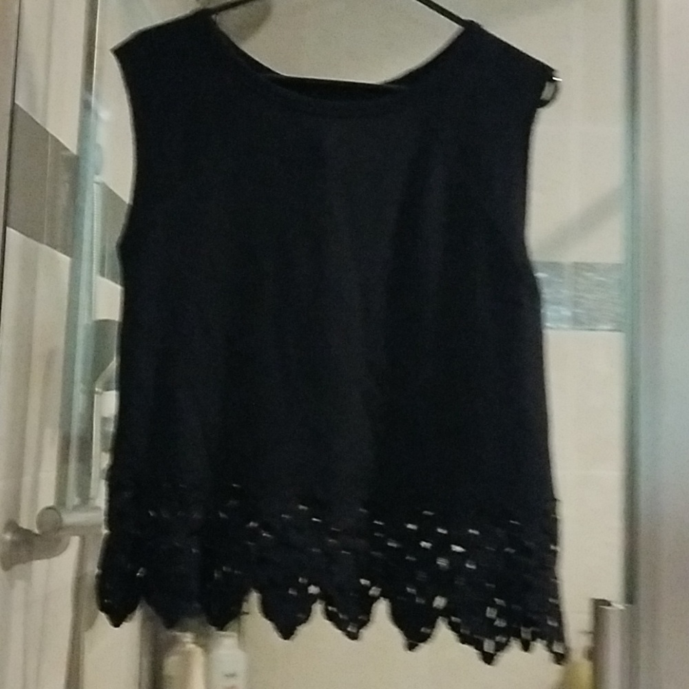 NWT BAILEY 44 MALTA TOP WITH CROCHET HEM